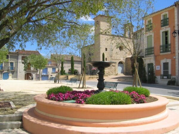 Place du village Aumes