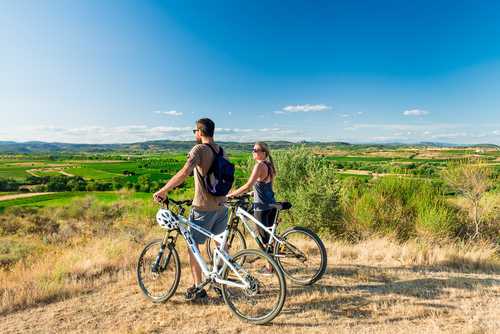 Couple en vélo autour de Pezenas- 34